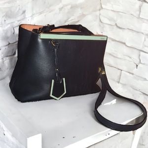 FENDI CROSSBODY BAG- GREAT CONDITION ❤️